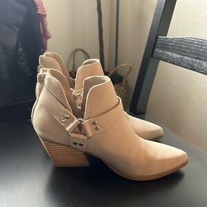 Dolce Vita boot - size 7.5